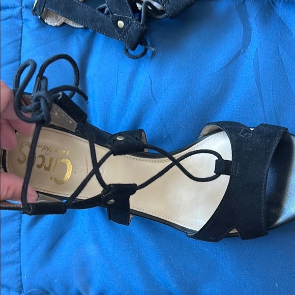 Sophisticated Black Stiletto Heels with Strappy Design - Picture 12 of 12